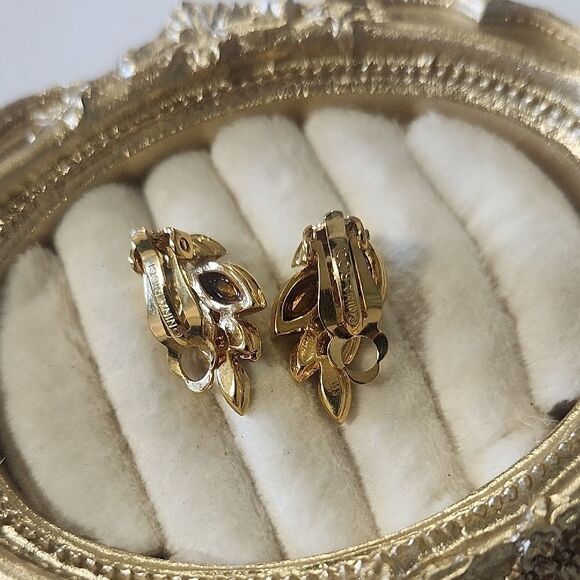 Vintage Nina Ricci 22kt Gold Plated Clip On Earrings Leaf Design Designer Signed - Picture 2 of 4